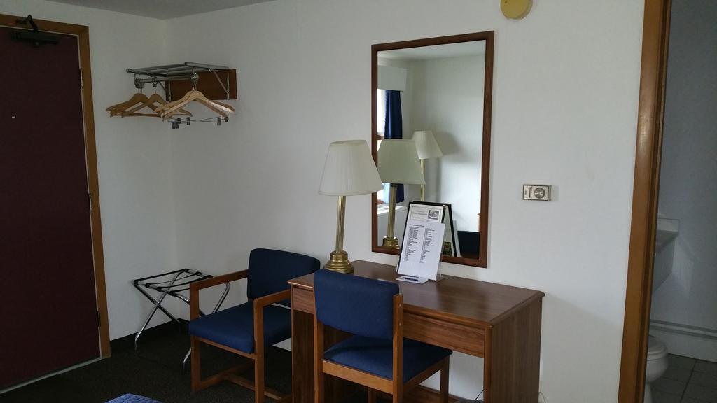 Amerivu Inn Harvest Estates New Hampton Экстерьер фото