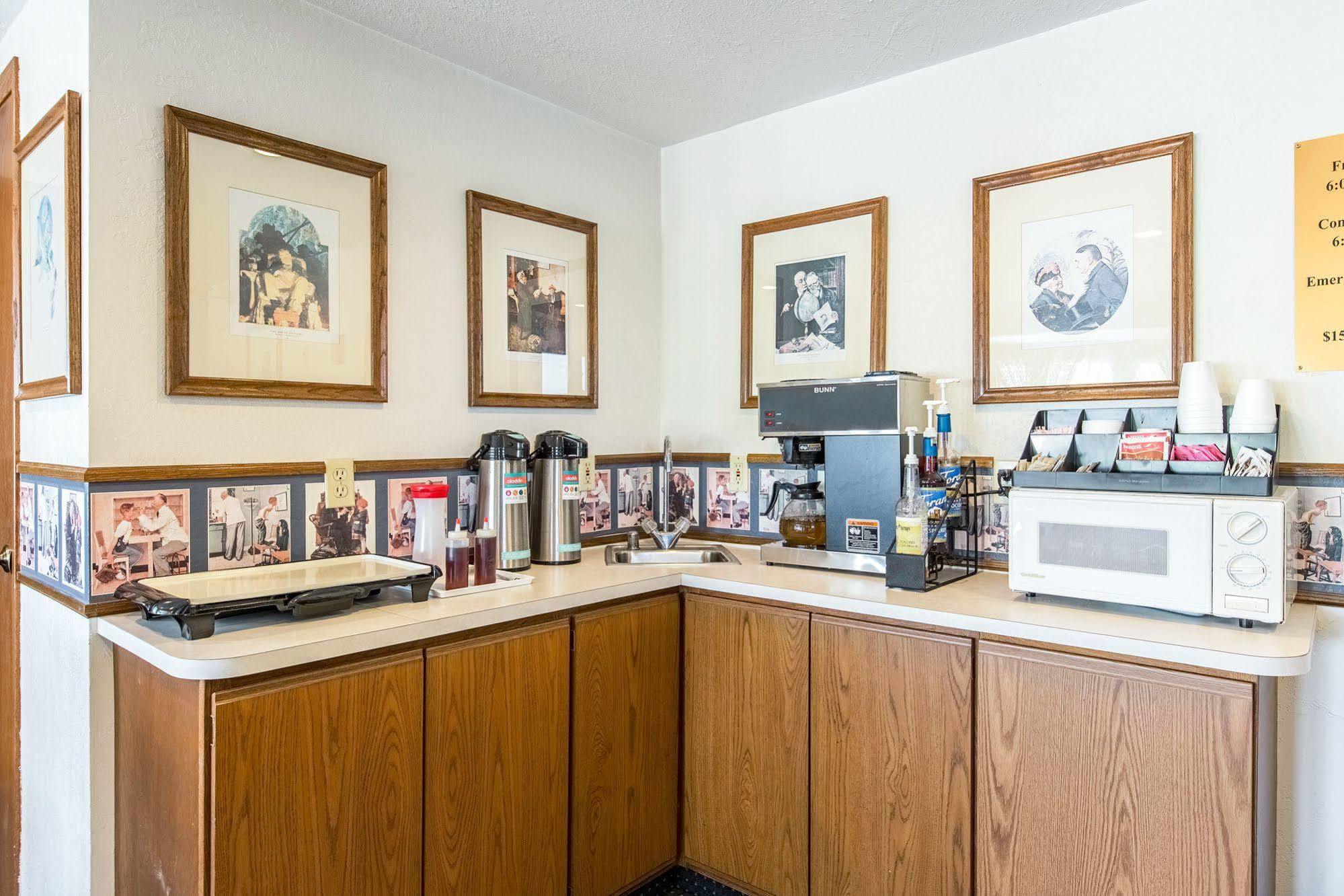 Amerivu Inn Harvest Estates New Hampton Экстерьер фото