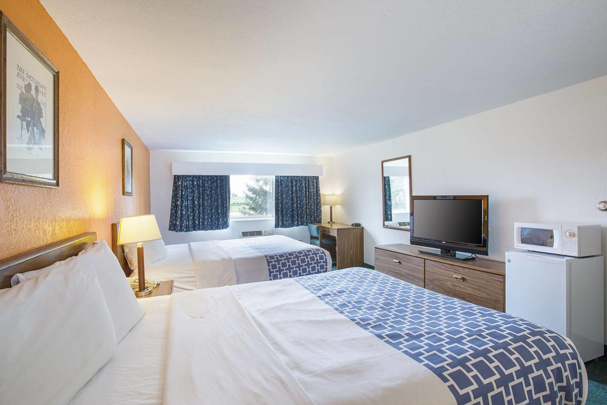 Amerivu Inn Harvest Estates New Hampton Экстерьер фото