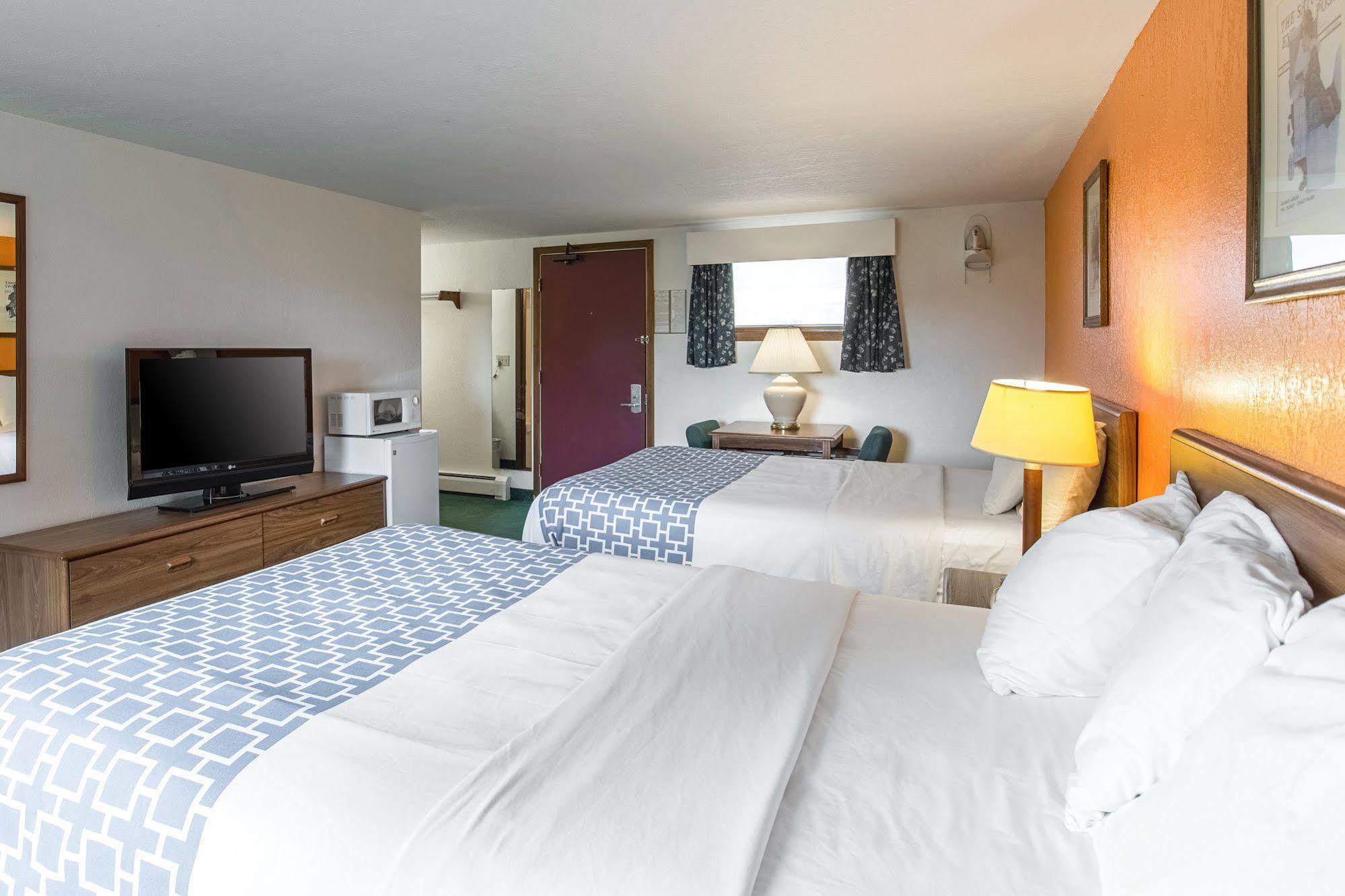 Amerivu Inn Harvest Estates New Hampton Экстерьер фото