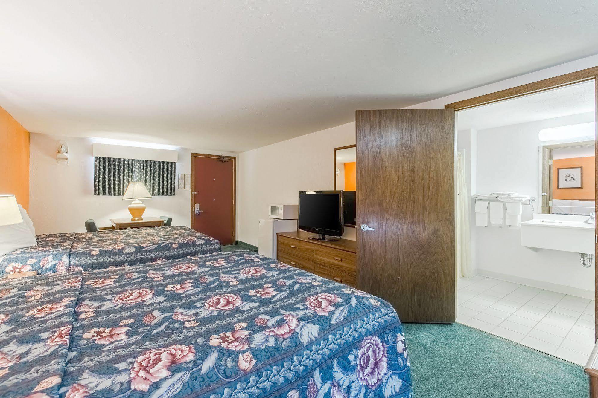 Amerivu Inn Harvest Estates New Hampton Экстерьер фото
