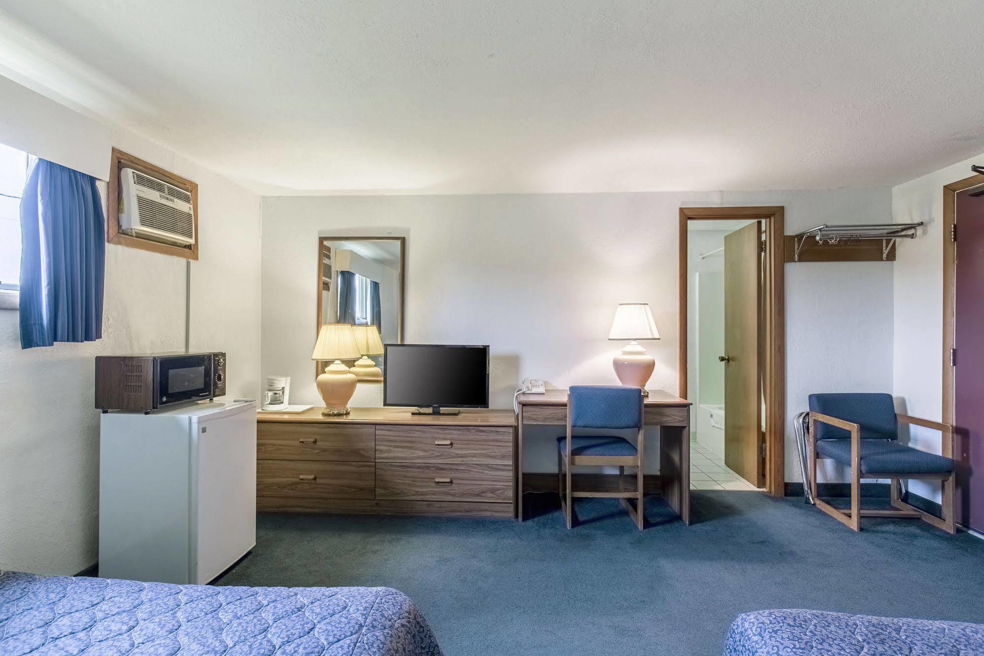 Amerivu Inn Harvest Estates New Hampton Экстерьер фото
