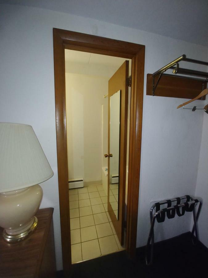 Amerivu Inn Harvest Estates New Hampton Экстерьер фото